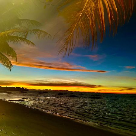 Treasure Beach Resort Carles 外观 照片